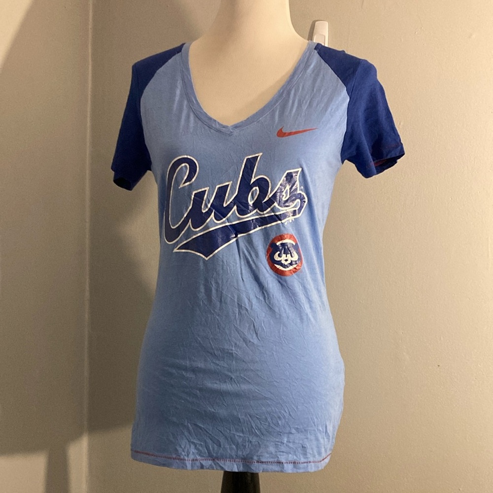 Cubs Nike vneck tee